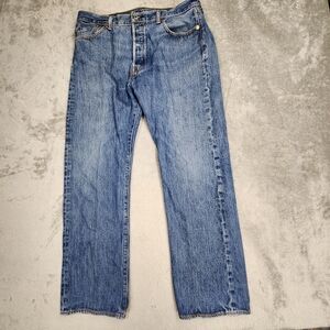 Levi strauss 501 blue jeans mens size 36×30. 5 button closure. Excellent cond.